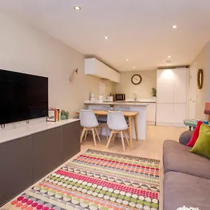 Compton Luxury Apartment-free Parking Apartment York